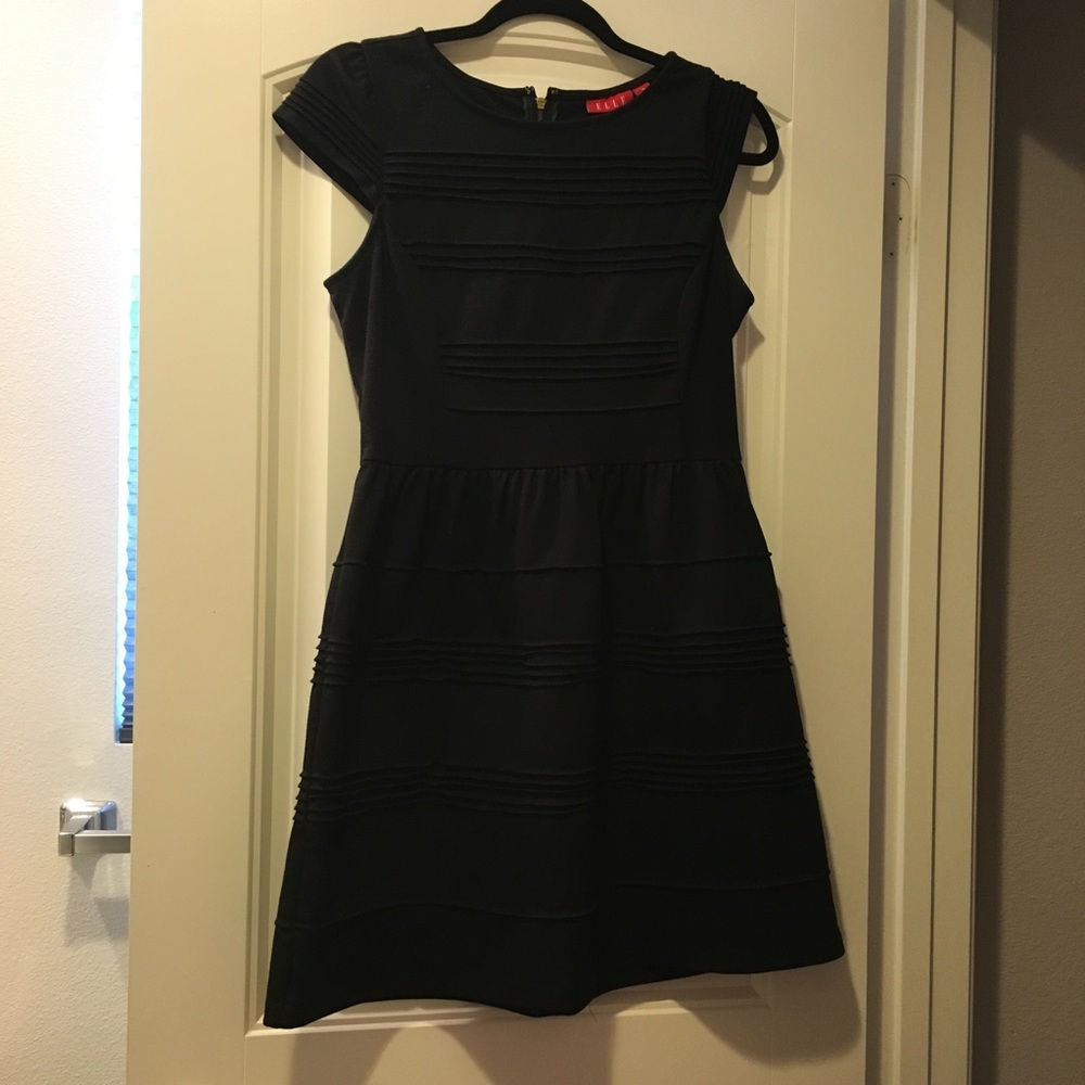 Adorable little black dress!